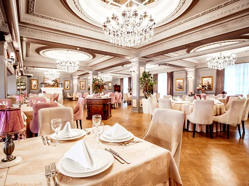 Ambiance chaleureuse et décor naturel