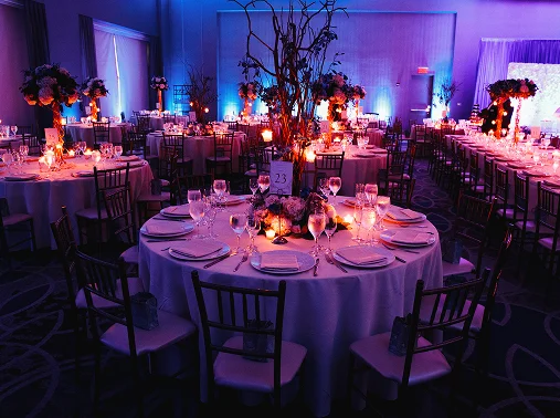 Réveillez la magie des fêtes dans un espace modulable et élégant